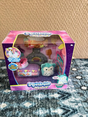 Squishville Winston's Bakery Playset with Mini Plush Figures- new in box!